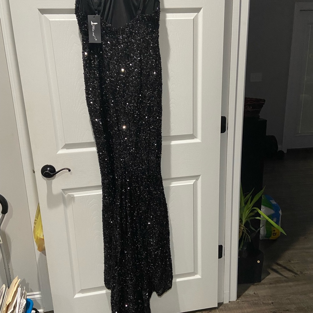 MISSORD OPEN BACK SPLIT THIGH SEQUINS PROM DRESS /  SIZE:  M / COLOR: BLACK - Picture 5 of 10